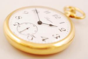 Longines mechanikus modern zsebóra új állapotban, asztali tartóval, óralánccal, tanúsítvánnyal, szám...