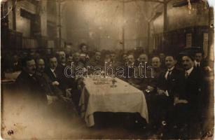 Budapest VI. Teréz körút 19., Sorrentó Nagy Kávéház és Étterem, belső, K.u.K. katonatisztek és civilek csoportképe, photo (b)