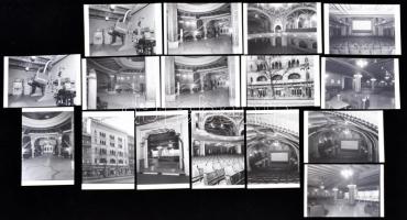 1973-1976 Budapest, Uránia mozi kívül-belül, 16 db korabeli negatívról készült modern nagyítás 15x10 cm-es fotópapírra
