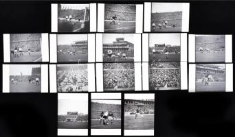 1967. október  Budapest, Népstadion, Magyarország-Ausztria 2:1, Kotnyek Antal (1921-1990) képriportja, 16 db korabeli negatívról készült modern nagyítás 15x10 cm-es fotópapírra