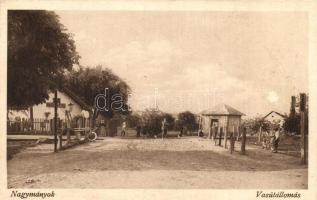 Nagymányok, vasútállomás, kiadja Cziráky Ferenc kereskedő (ázott sarok / wet corner)