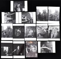 cca 1953 Budapest, Kotnyek Antal (1921-1990) fotóriporter felvételei az ősmetró csákányos építéséről, 13 db korabeli negatívról készült modern nagyítás 15x10 cm-es fotópapírra + 1 db kép ismeretlen forrásból