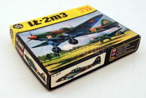 IL 2m3 repülőgép makett (modell) eredeti dobozában, hiánytalanul / Original airplane modell