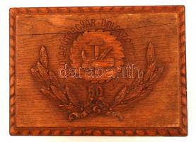 1954 Az Iskolabútorgyártó Vállalat dolgozói által készített egyedi emlékdoboz, asztalos szerszámokka...