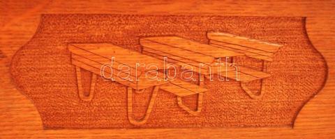 1954 Az Iskolabútorgyártó Vállalat dolgozói által készített egyedi emlékdoboz, asztalos szerszámokka...