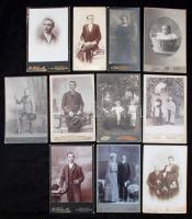 cca 1890-1920 Keményhátú fényképek, többnyire egész alakos fotók a századforduló környékéről,  külön...