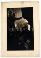 cca 1950 Barlangászok, jelzés nélküli vintage fotóművészeti alkotás, kartonra kasírozva, 24x39 cm, karton 35x50 cm