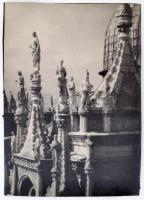 1930 Kerny István (1879-1963): Szobrok a velencei Doge palota tetején, pecséttel jelzett vintage fotóművészeti alkotás, 37,5x26,5 cm