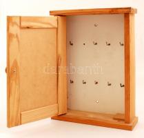 Kulcstartó szekrény, fenyő, 26×19 cm