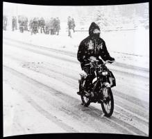 cca 1965 Az első hó, jelzetlen fotó, 24x27 cm