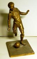 Bronz futballista szobor