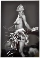 cca 1980 Ujhelyi István (1936-2003): Mandinka tánc, pecséttel jelzett, vintage fotóművészeti alkotás, 39x27 cm