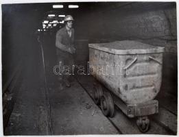 1976 Bauxit bányászat a Bakonyban (Izamajor II. akna), feliratozott fotó, 30x40 cm