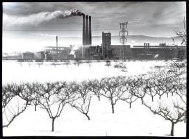 cca 1974 Gebhardt György (1910-1993): Ipari táj, aláírt, feliratozott vintage fotóművészeti alkotás, 29x39 cm