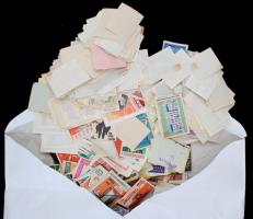 Nagy, rendezetlen, többezer darabos gyufacímkegyűjtemény