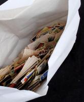 Nagy, rendezetlen, többezer darabos gyufacímkegyűjtemény