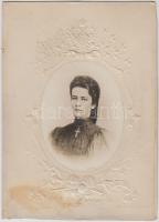 cca 1880 Sisi (Erzsébet magyar királyné), keményhátú fotó, dombornyomott, címeres papírkeretben, 17x23 cm / Empress Sisi, wife of Franz Joseph I, Photo in embossed frame, 17x23 cm