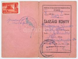 1945 Magyarországi Szociáldemokrata Párt tagsági könyv tagsági bélyeggel, 11x7cm + 3db kitűző