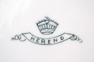 Óherendi tányér, kézzel festett, jelzett (szalagos korona), apró hajszálrepedéssel az alján, d:25,5 ...