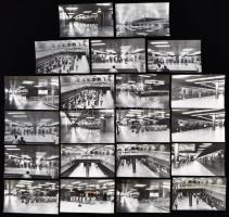 1982 Budapest, Élmunkás tér alatti aluljáró rendszer, 21 db fotó, 9x13 cm