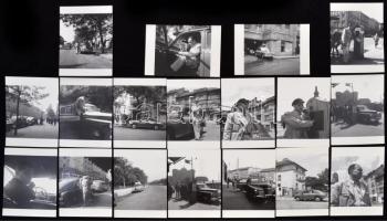 cca 1955 Kockás taxi Budapesten, Kotnyek Antal (1921-1990) képriportja, a képek egy része publikálva a Vengrija 1955/6. számában, 18db korabeli negatívról készült modern nagyítás 13x18 cm-es fotópapíron