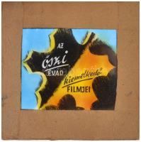 cca 1948 Fekete György (1904-1990) budapesti fényképész specialitása a mozikban nagyfilmek előtt vetített álló diapozitív reklámképek voltak, ez az összeállítás a mozival kapcsolatos reklámokat, tájékoztatókat tartalmazza, 13 db diapozitív kép üveglemezen, 8x8 cm