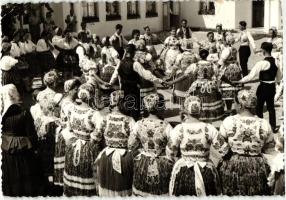 8 db MODERN, fekete-fehér, motívum képeslap, kalocsai népviselet, folklór, vegyes minőség / 8 modern, black and white motive postcards, Hungarian folklore from Kalocsa, mixed quality