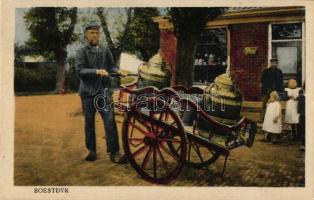 6 db RÉGI, megíratlan motívum képeslap, 5 db Holland népviselet és 1 db képeslap a királynőről / 6 o...