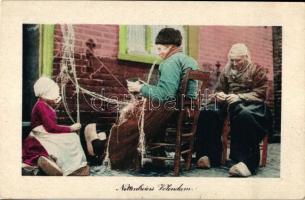 6 db RÉGI, megíratlan motívum képeslap, 5 db Holland népviselet és 1 db képeslap a királynőről / 6 o...