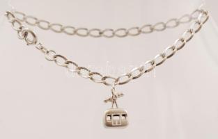 Ezüst karlánc medállal,  Ag., nettó.:4,6gr., jelzett, 17cm/ Silver bracelet with pendant, Ag, net.: 4,6gr, marked, 17cm