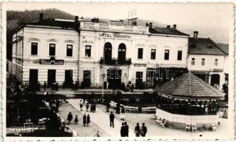 1940 Máramarossziget, Sighetu Marmatiei; 'Euroana' Szálloda, korábban Korona Szálló, Cercul Militar, Alexandru Weisz, Brenner és Vilhelm Rost(?) üzletei, pavilon / Hotel 'Euroana', formerly Hotel Korona, shops, pavilion, '1940 Máramarossziget Visszatért' So. Stpl., photo (EK)
