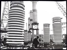 cca 1960 Vízerőmű építése, hátoldalon feliratozva, jelzetlen fotó, 30x40 cm