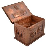 1970 "Társláda AD 1819" feliratú dekoratív réz láda fa belsővel, "a társadalombiztosí...