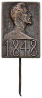 1942. "Petőfi Sándor 1848" a Magyar Történelmi Emlékbizottság felkérésére Pátzay Pál által tervezett jelvény (18x26mm) T:2