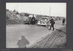 cca 1945-1956 3 db kartonra kasírozott fotó: Budapest 1956 után, katonák a pályaudvaron, gépkocsi-el...