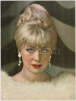 Modellekről készült képek, közte 1 db erotikus kártyalappal, 17x13 és 27x18 cm közötti méretekben