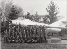 1973 Taszár, Légi kórus tisztekkel, hátoldalon feliratozva, aláírásokkal, 18x24 cm