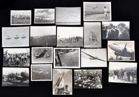 cca 1940-1960 53 db repülős fénykép, számos érdekes képpel, nagyrészt feliratozva, egy részük pecséttel jelzett, különböző méretben
