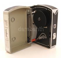 cca 1964 Pentacon Pentaka 8B keskenyfilmes filmfelvevő kamera, eredeti bőr tokjában, jó állapotban