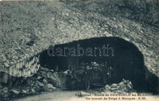 Dauphiné, Route de Grenoble au Glandon, Un tunnel de Neige a Maupas / automobile