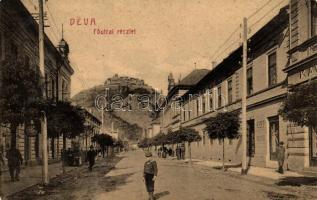 Déva, Deva; Főutcai részlet, vár, étteremi kerthelyiség bejárat / main street, castle, restaurant garden entrance (EK)