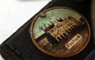 "Rostock" szuvenír vitorláshajó, sérüléssel, 21x20 cm