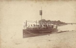 VII. Őrnaszád legénységgel a fedélzeten / WWI Hungarian guard ship, crew on board, photo