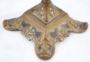 Gazdagon díszített réz gyertyatartó, m: 19 cm