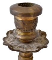 Gazdagon díszített réz gyertyatartó, m: 19 cm