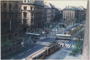 cca 1960-1970 Budapest, Autóbuszok és villamosok a József körúton, utólagos nagyítás, 10x15 cm