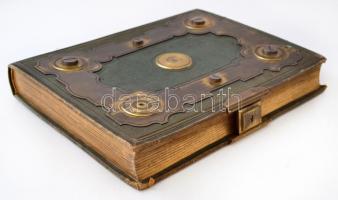 cca 1870 Dekoratív fényképalbum vizitkártya méretű képeknek, jó állapotú egészbőr, réz és fém verete...