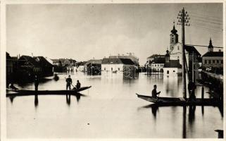Szeged, árvíz, katonák csónakokban, photo