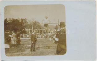 cca 1920-30 Tornászverseny, fotólap, 14x9cm