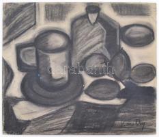Kmetty jelzéssel: Asztali csendélet. Szén, karton, 28×32 cm